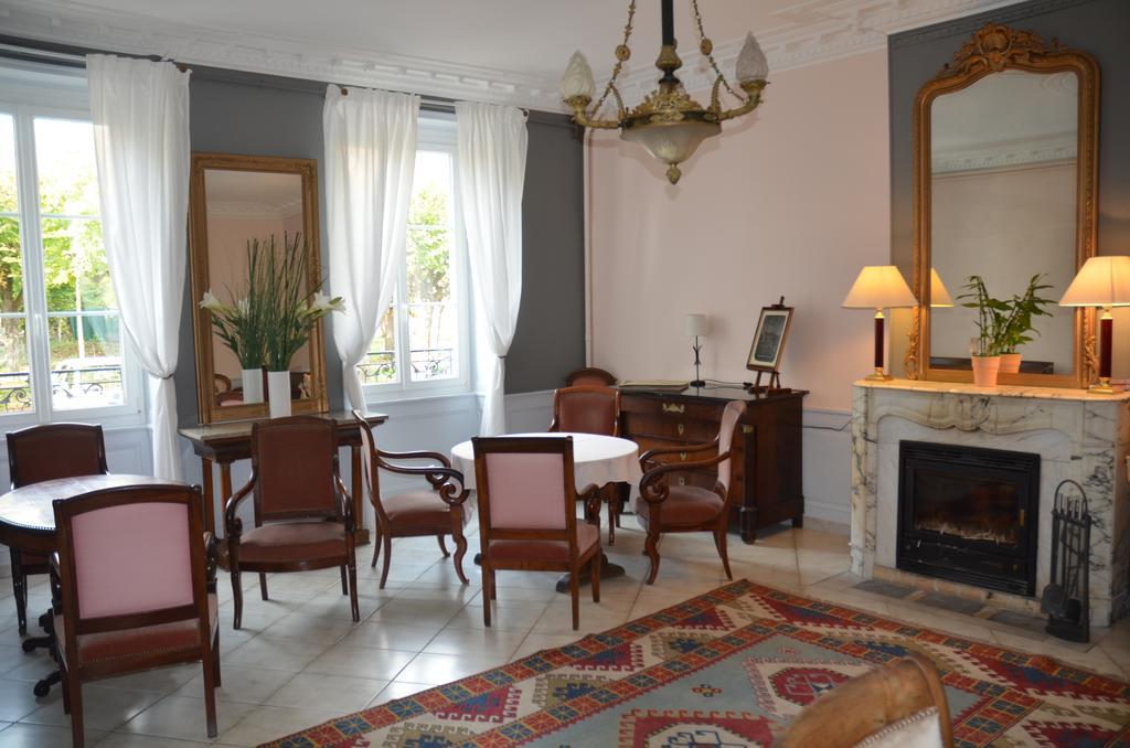 Hotel Et Studios D'Orfeuil 波旁莱班 外观 照片