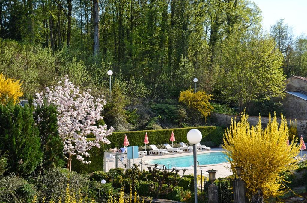 Hotel Et Studios D'Orfeuil 波旁莱班 客房 照片